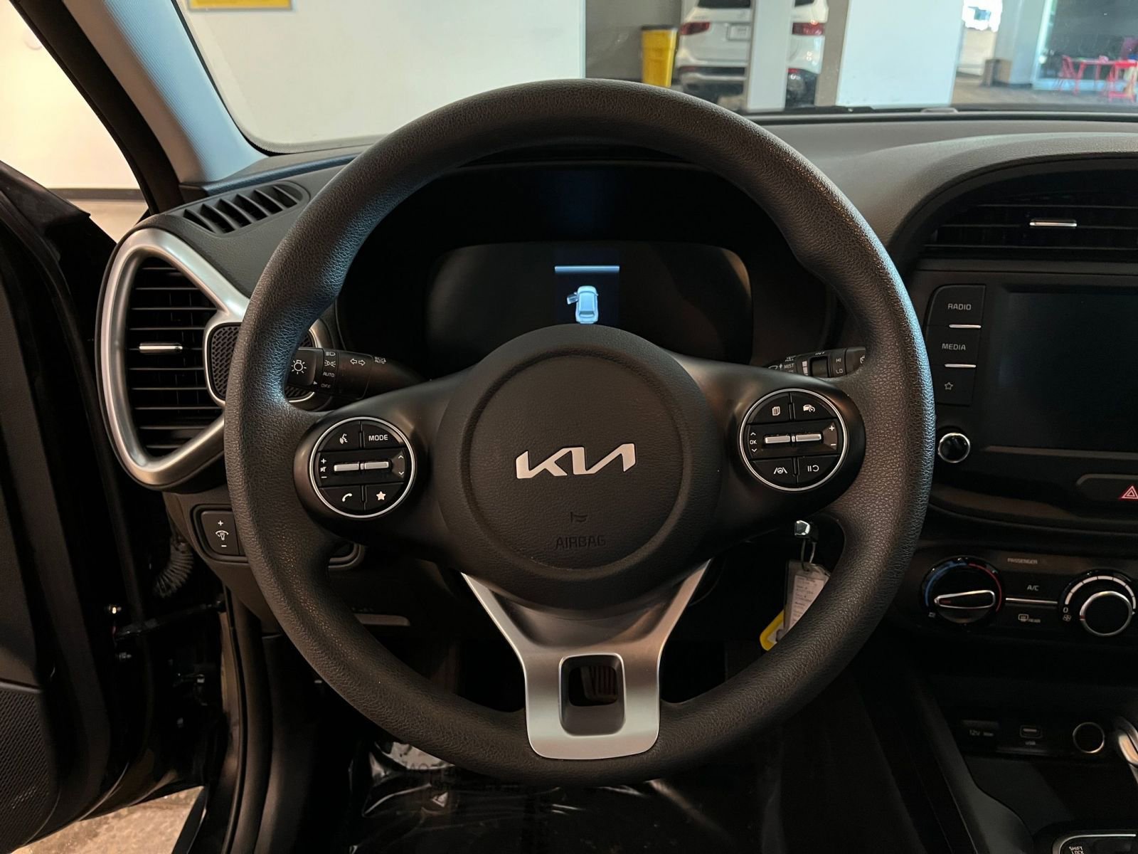 Used 2025 Kia Soul LX w/ LX Technology Package FWD image 27