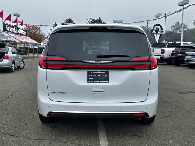 Certified 2024 Chrysler Pacifica Touring-L image 5