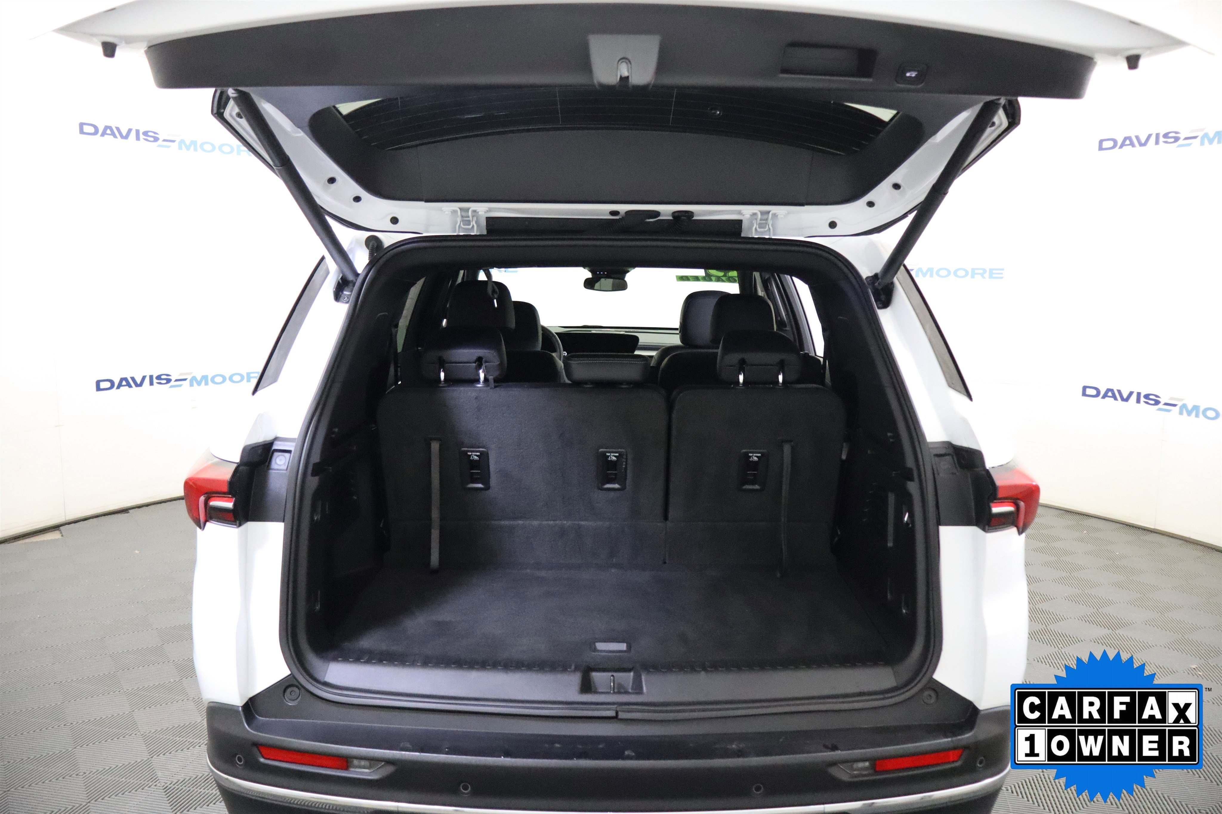 Used 2025 Buick Enclave Preferred image 8