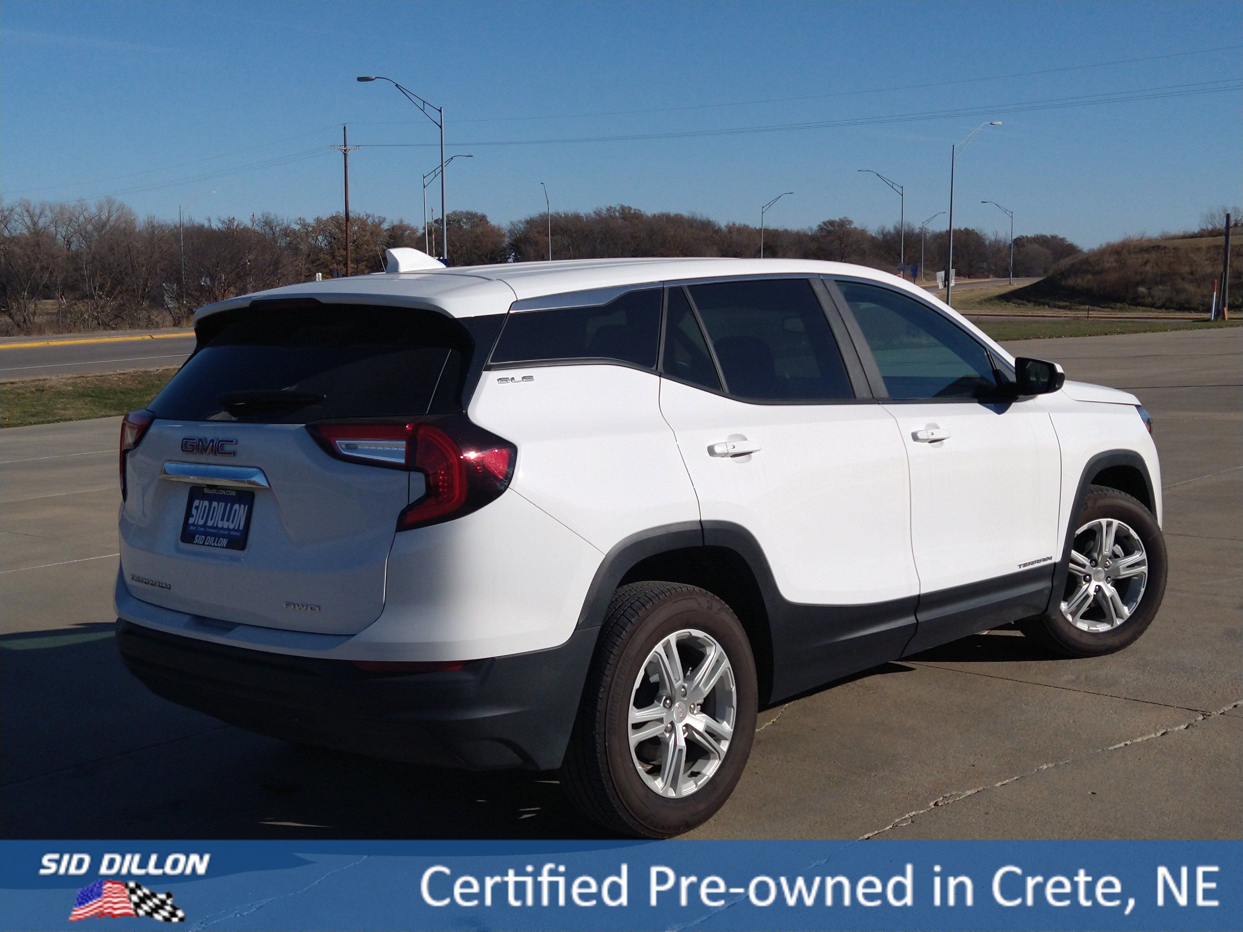 Used 2024 GMC Terrain SLE image 12