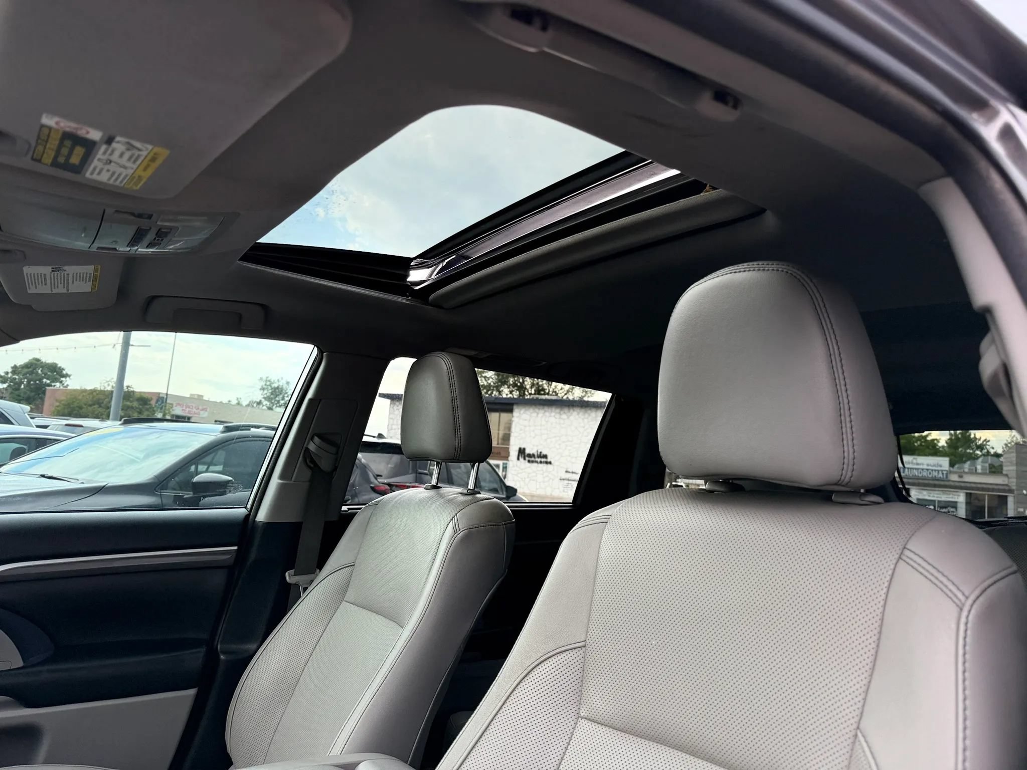 Used 2018 Toyota Highlander Limited w/ Carpet Mat Package (TMS) AWD/4WD image 13