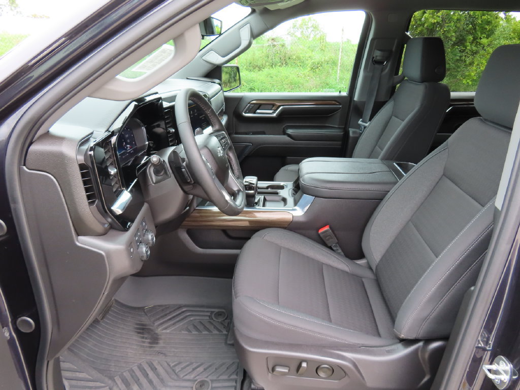 Certified 2024 Chevrolet Silverado 1500 LT Trail Boss w/ Convenience Package II AWD/4WD image 26