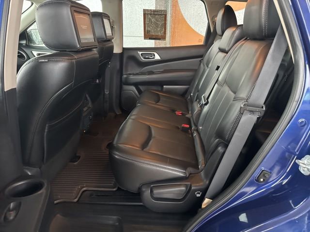 Used 2017 Nissan Pathfinder Platinum w/ Family Entertainment Package image 31