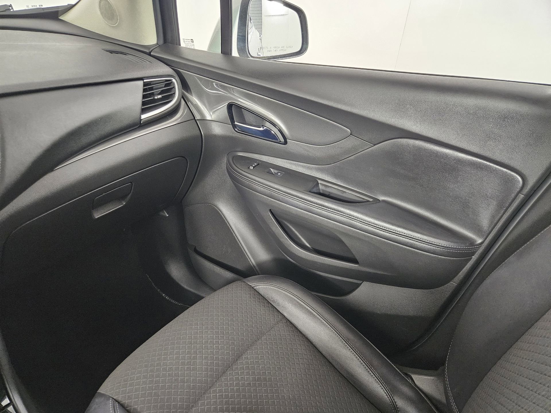 Used 2018 Buick Encore Sport Touring FWD image 31
