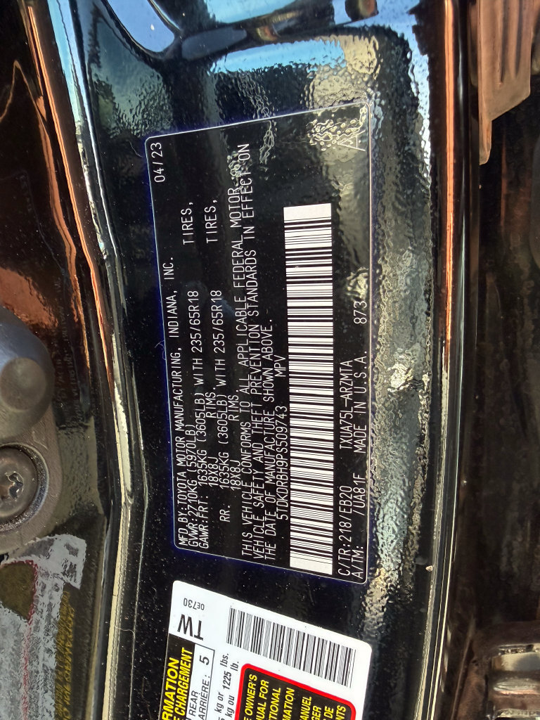 Used 2023 Toyota Highlander XLE AWD/4WD image 19