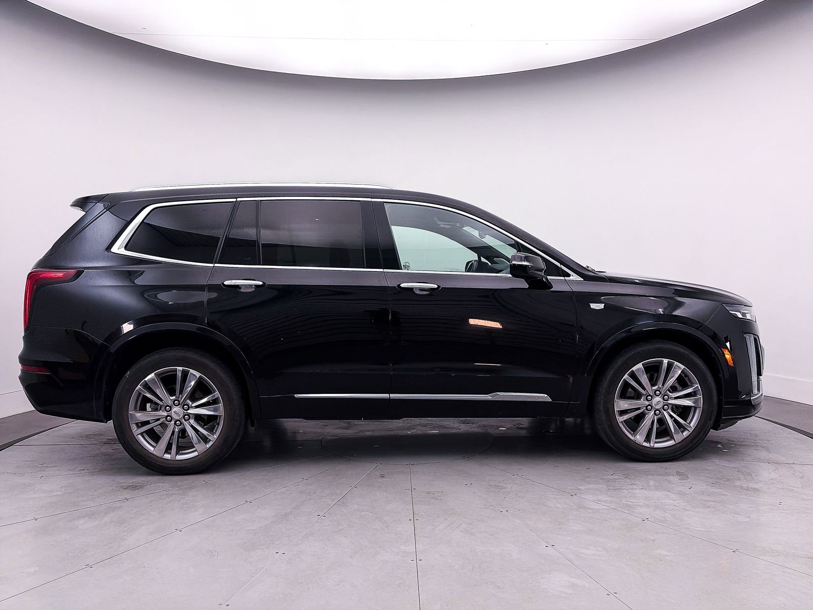 Used 2023 Cadillac XT6 Premium Luxury image 45