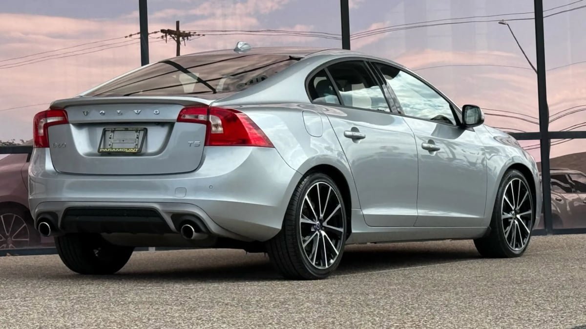 Used 2017 Volvo S60 T5 Dynamic w/ Vision Package FWD image 13