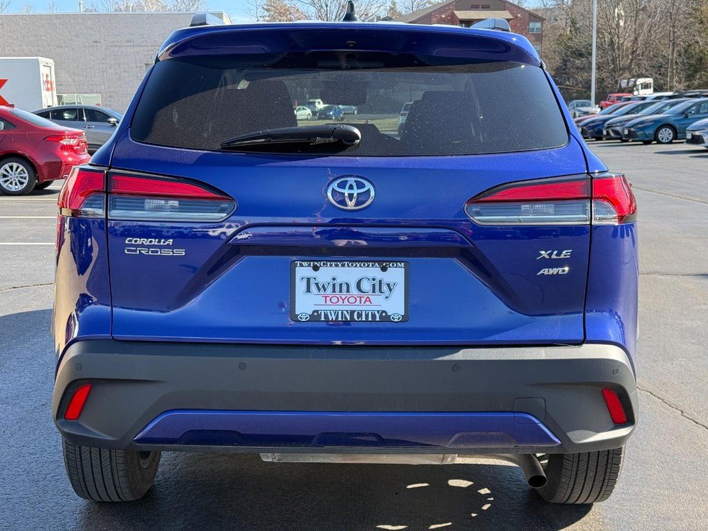 Certified 2025 Toyota Corolla Cross XLE image 5
