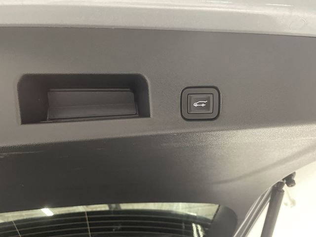 Certified 2025 GMC Acadia Elevation FWD image 16