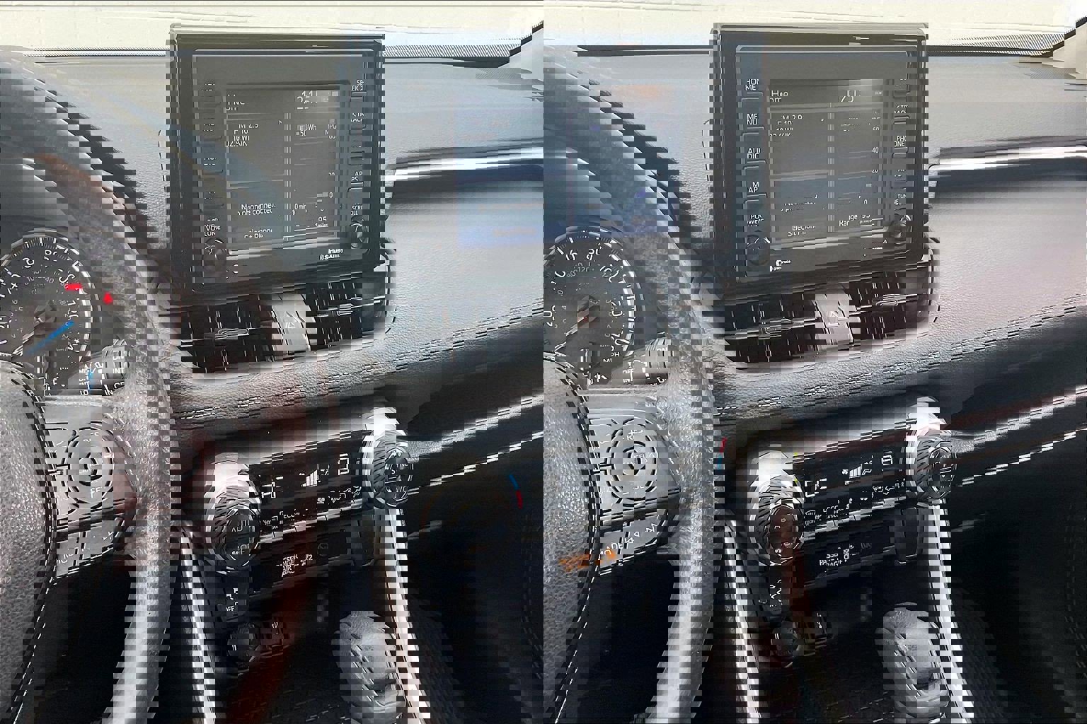 Used 2020 Toyota RAV4 XLE image 7