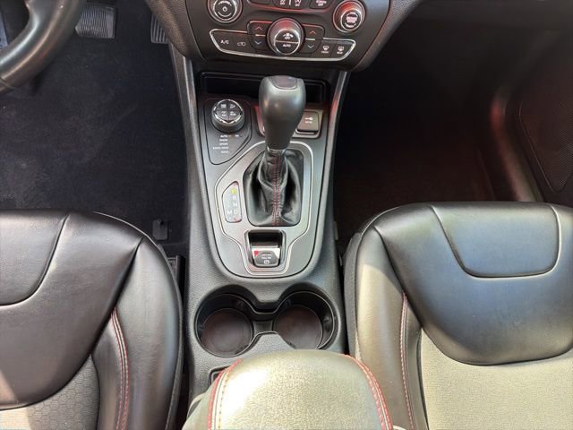 Used 2021 Jeep Cherokee Trailhawk image 12