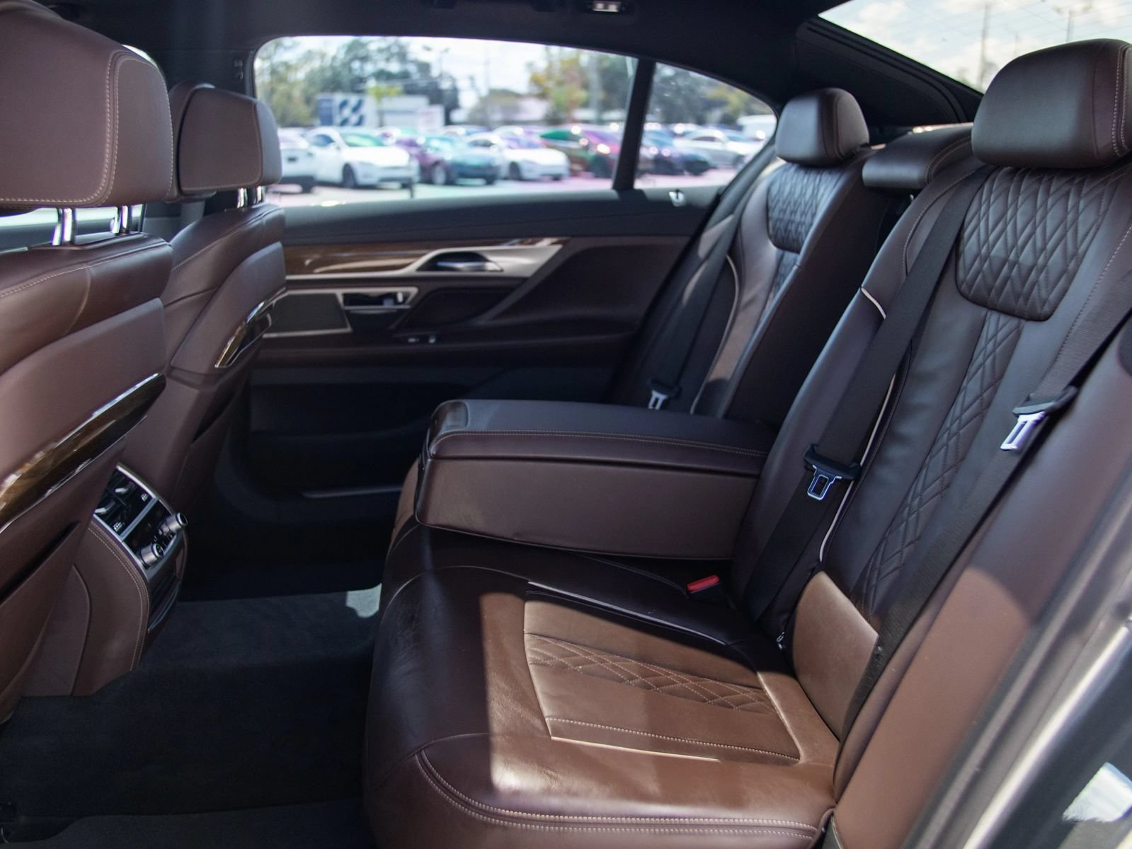Used 2019 BMW 750i w/ M Sport Package RWD image 28