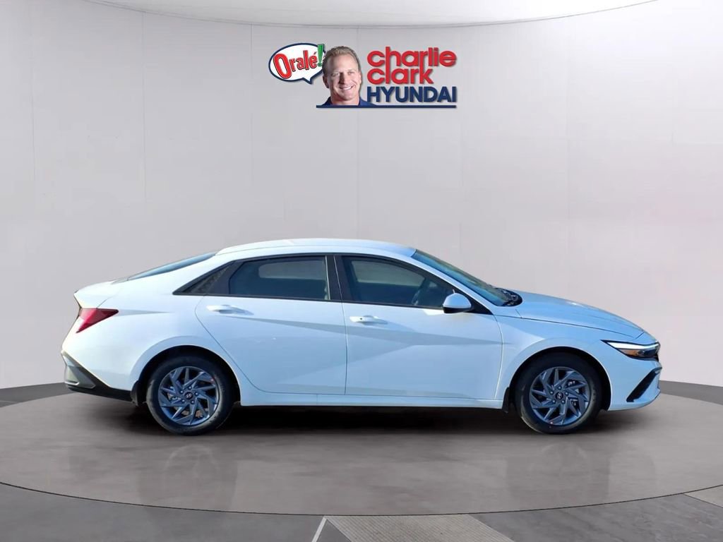 New 2026 Hyundai Elantra Blue image 6