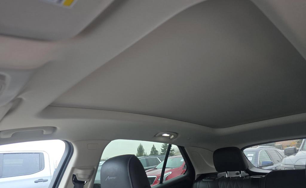 Used 2023 Buick Envision Avenir image 10