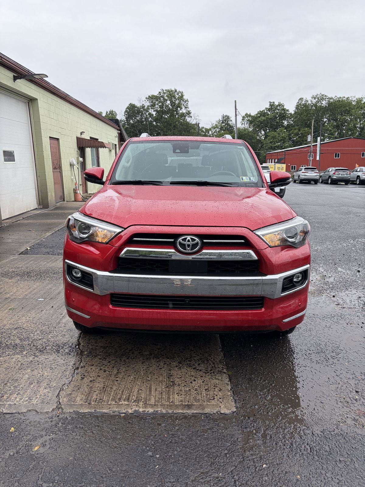 Used 2024 Toyota 4Runner Limited AWD/4WD image 2