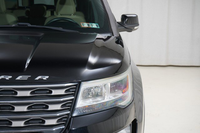 Used 2017 Ford Explorer XLT w/ Equipment Group 201A image 9