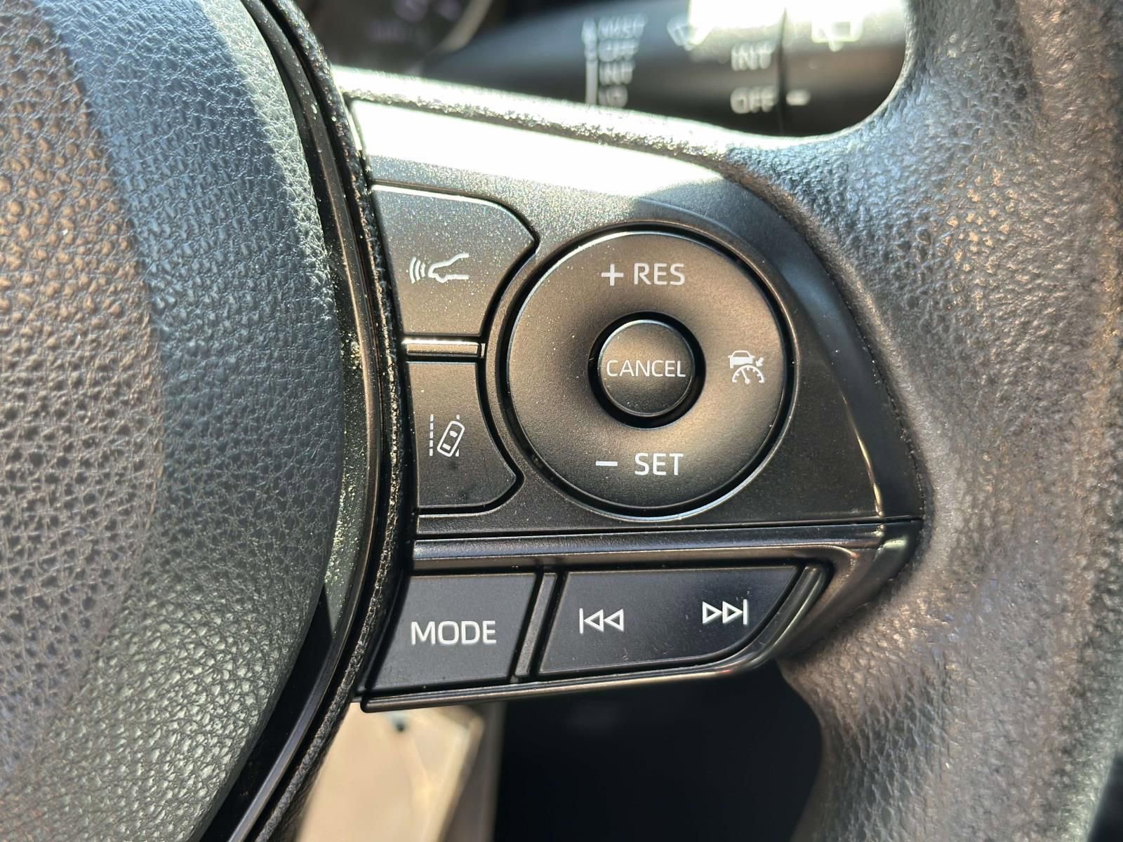 Used 2020 Toyota RAV4 LE FWD image 15