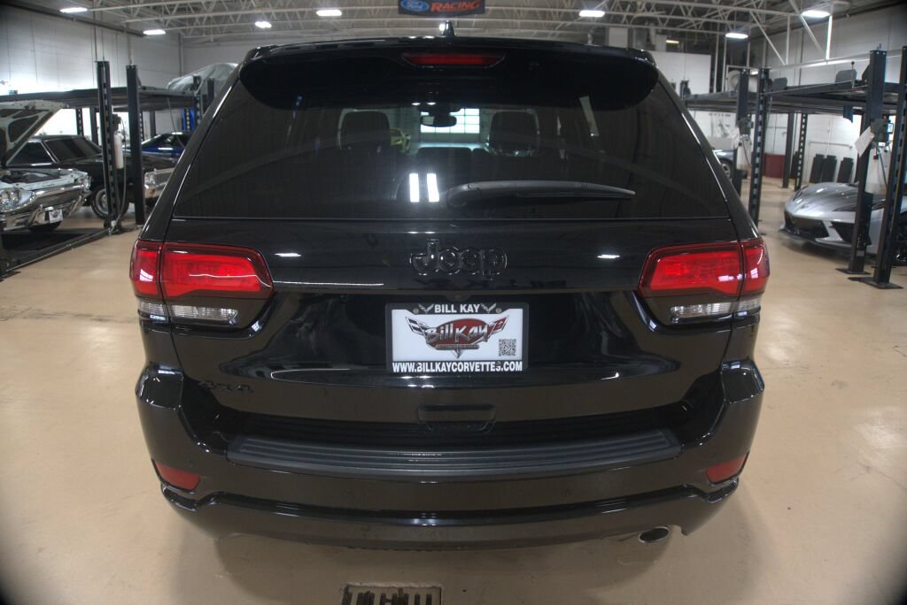 Used 2018 Jeep Grand Cherokee Altitude AWD/4WD image 4