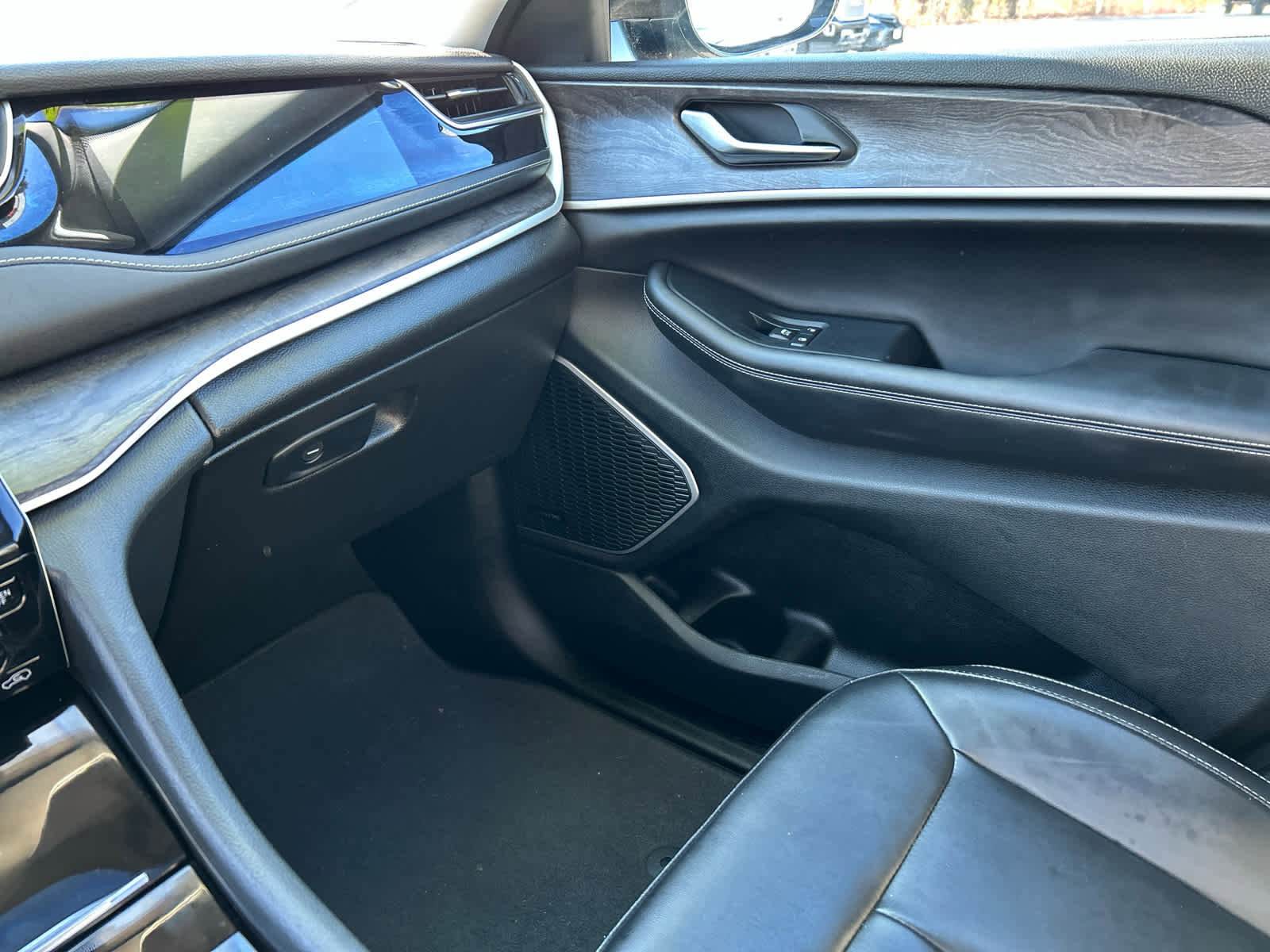 Used 2023 Jeep Grand Cherokee 4WD 4xe image 29