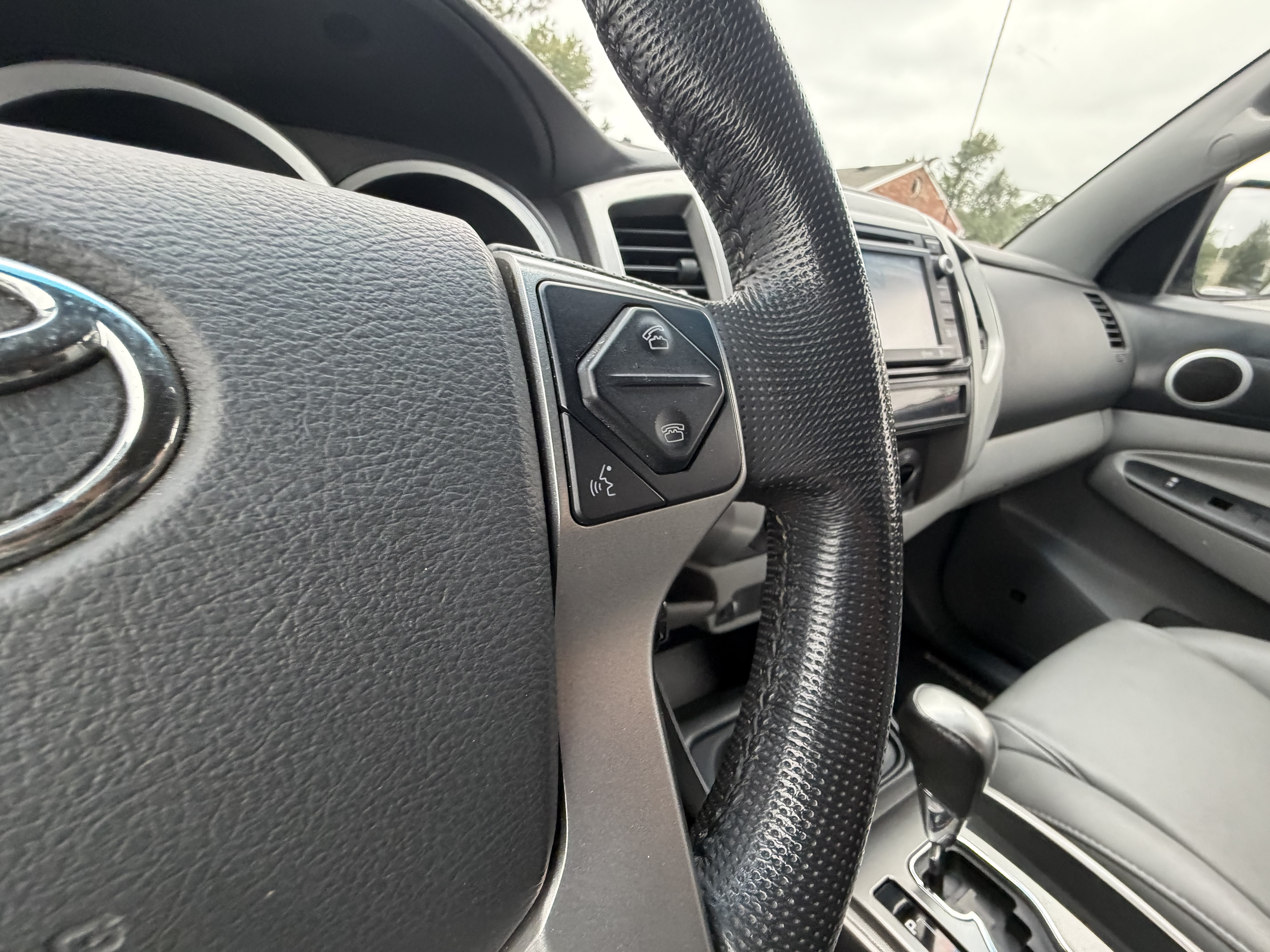 Used 2015 Toyota Tacoma 4x4 Double Cab w/ Limited Package image 21