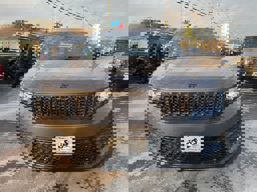 New 2025 Jeep Grand Cherokee Altitude image 2