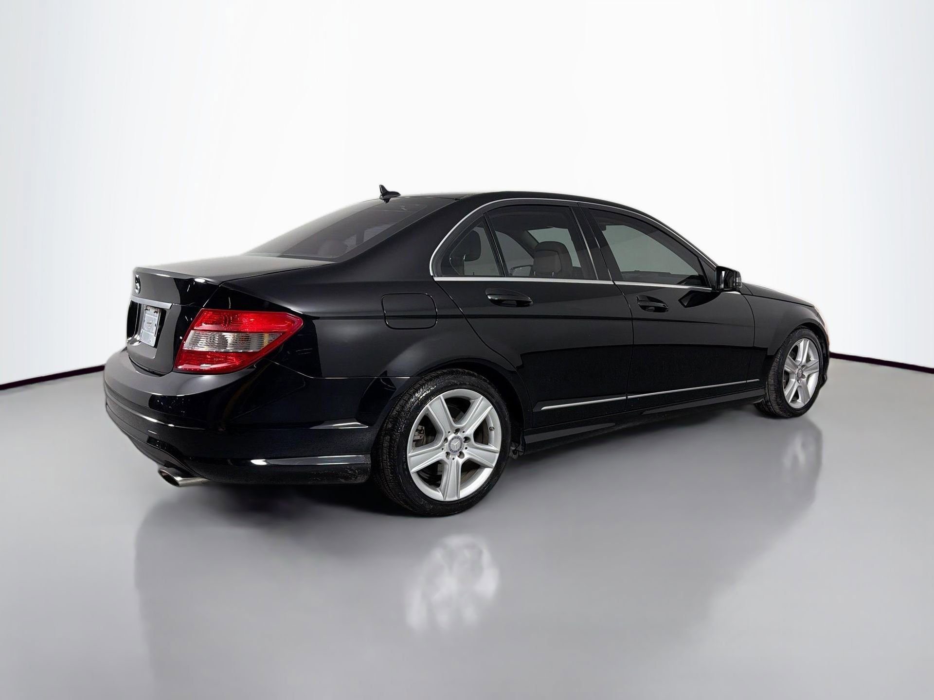 Used 2010 Mercedes-Benz C 300 Sedan image 6