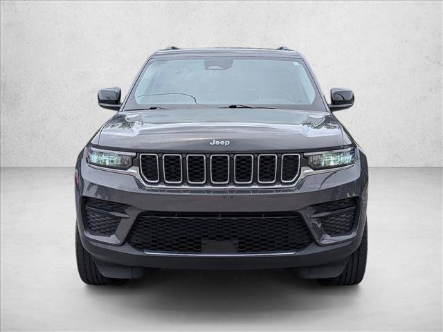 Used 2023 Jeep Grand Cherokee Laredo RWD image 2