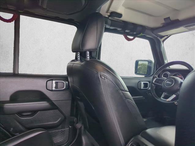 Used 2020 Jeep Gladiator Overland AWD/4WD image 23