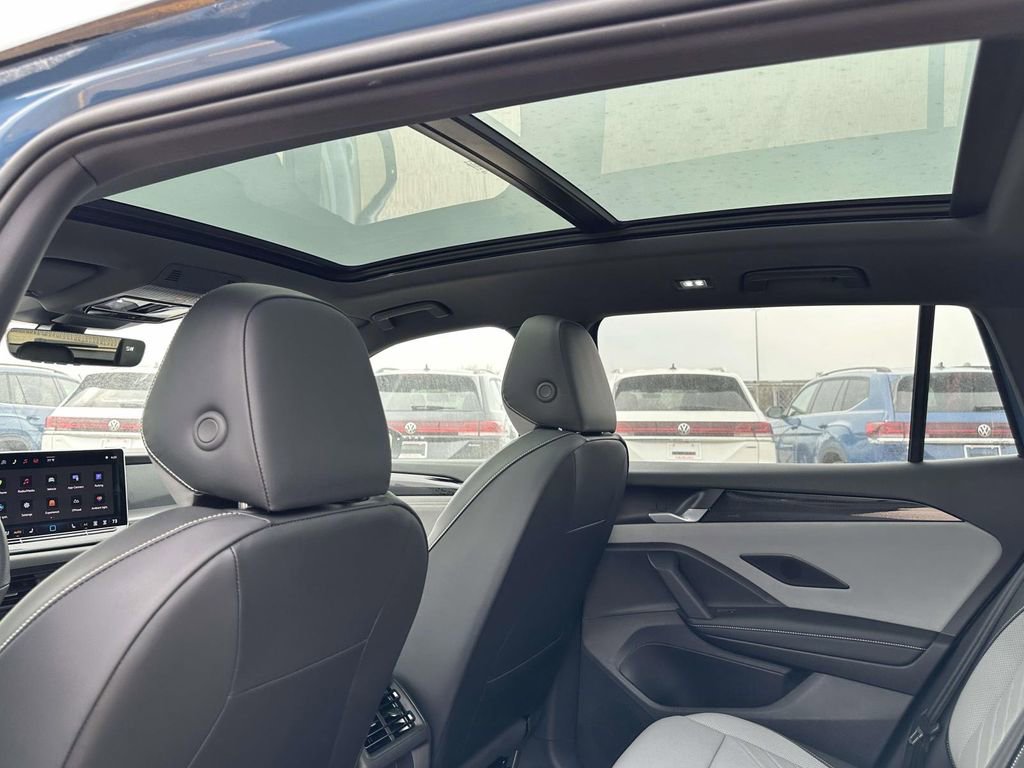New 2026 Volkswagen Tiguan SE R-Line AWD/4WD image 11