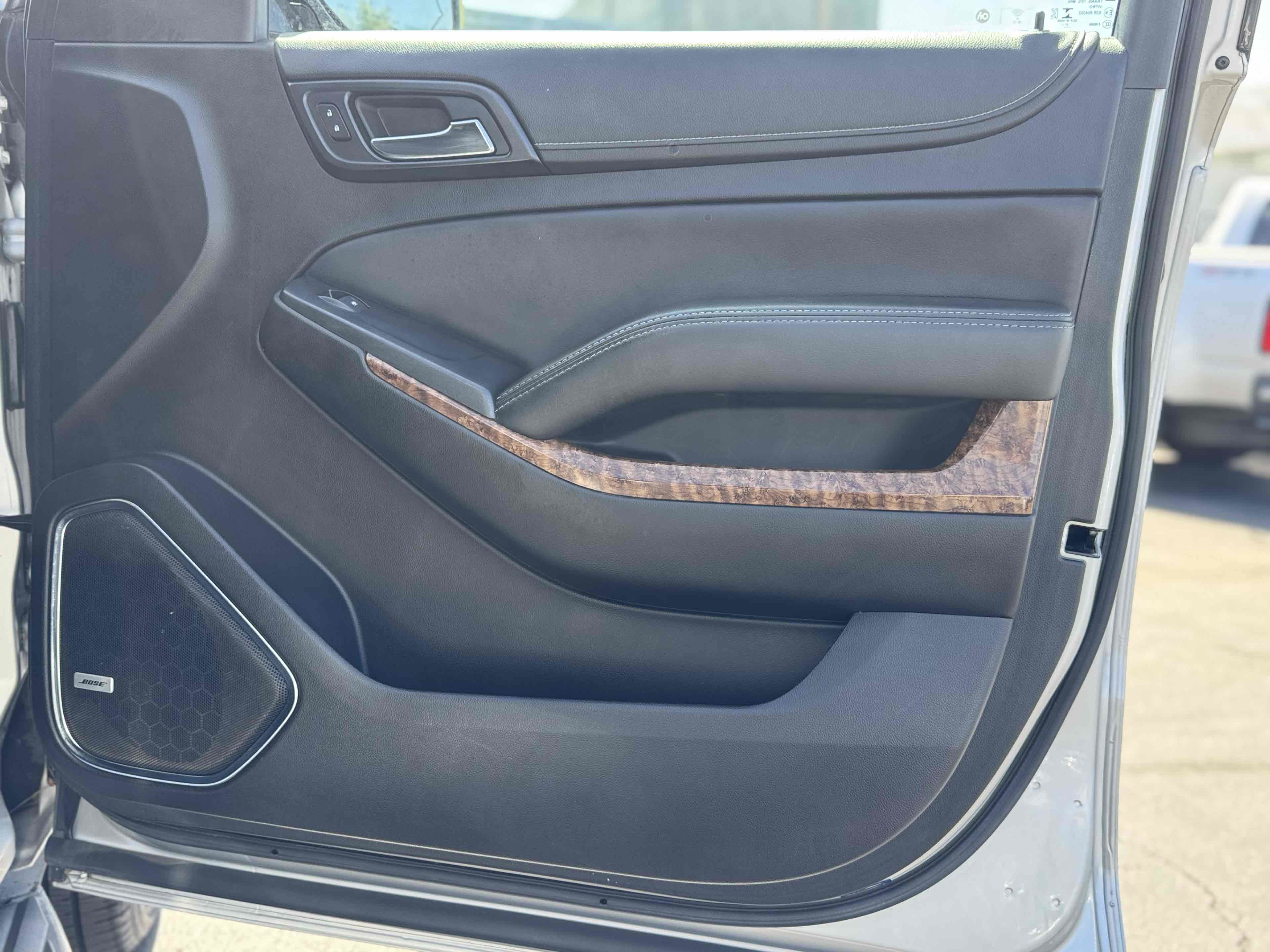 Used 2018 Chevrolet Suburban Premier image 39