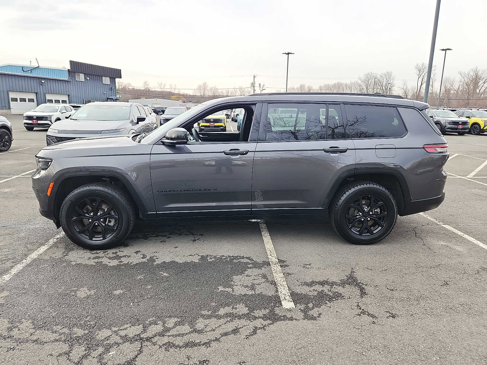 Used 2024 Jeep Grand Cherokee L Laredo AWD/4WD image 7