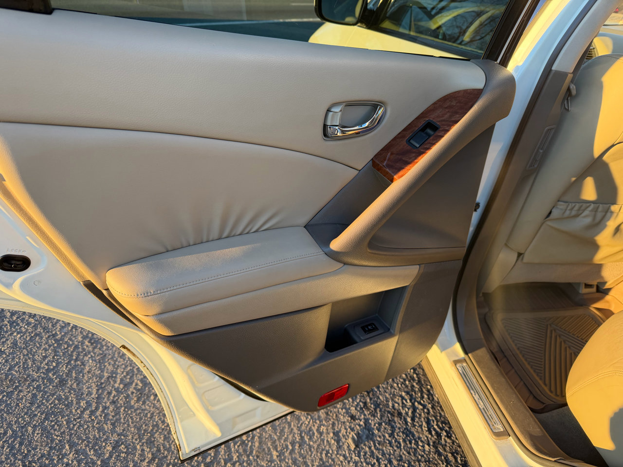 Used 2010 Nissan Murano LE w/ Navigation Pkg image 20