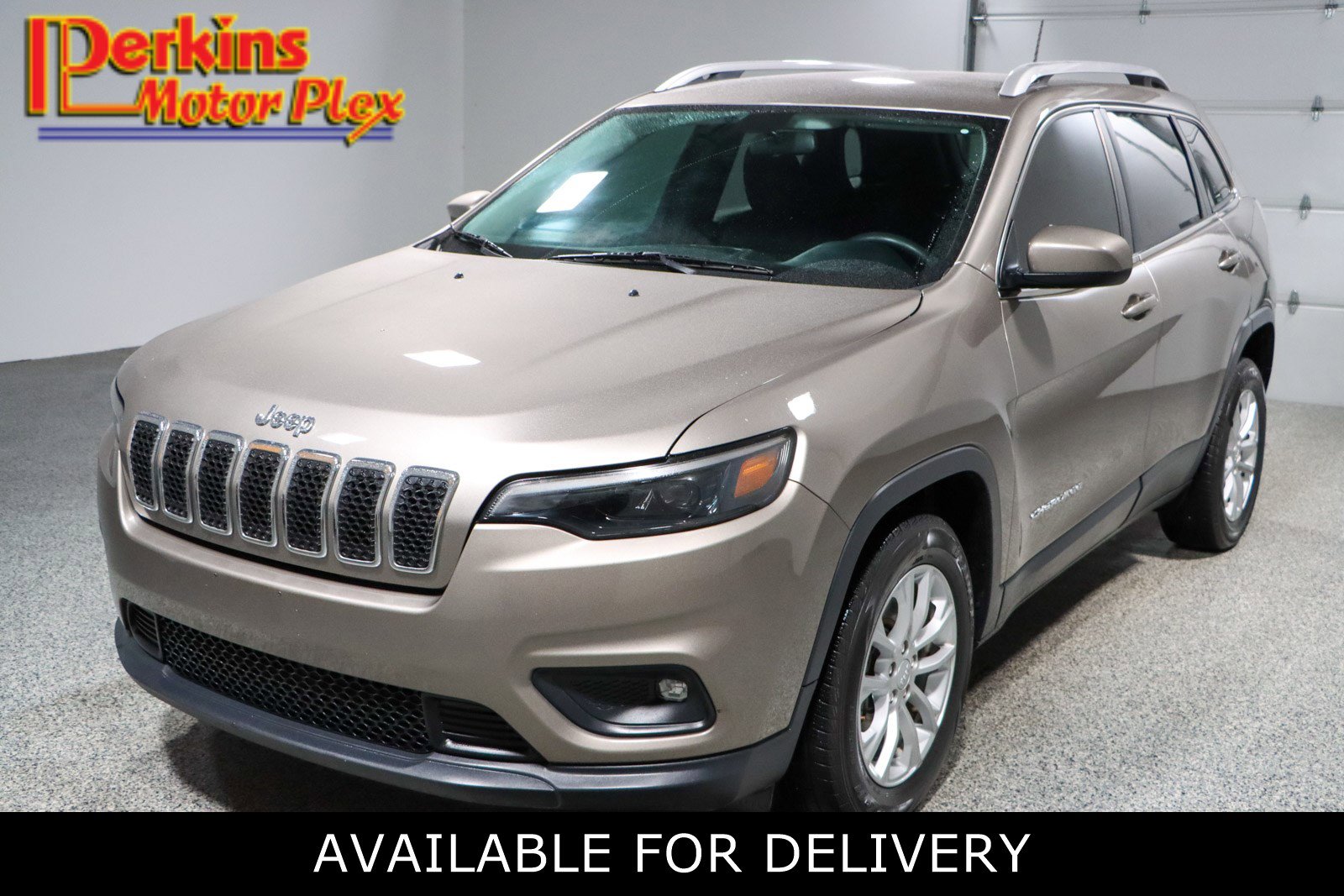 Used 2019 Jeep Cherokee Latitude w/ Popular Appearance Group image 1