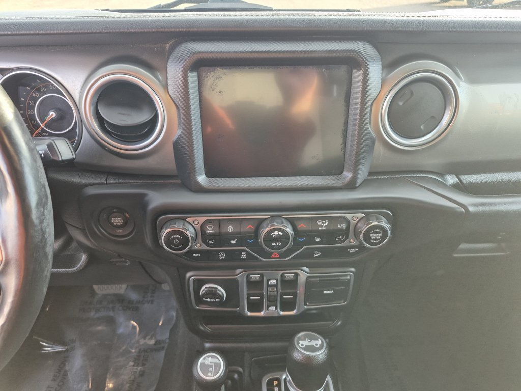 Used 2018 Jeep Wrangler Unlimited Sahara AWD/4WD image 8