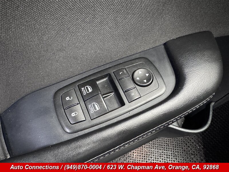 Used 2015 Dodge Challenger SXT RWD image 18