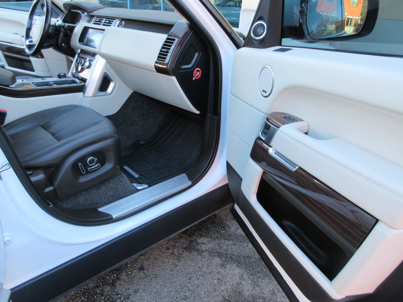 Used 2017 Land Rover Range Rover Supercharged AWD/4WD image 21