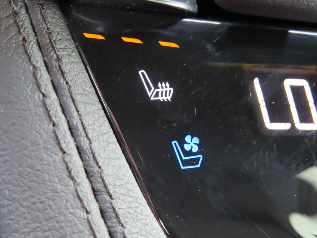 Used 2024 Cadillac XT5 Sportv w/ Technology Package AWD/4WD image 7