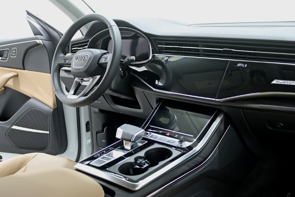 Used 2023 Audi Q8 Prestige AWD/4WD image 33