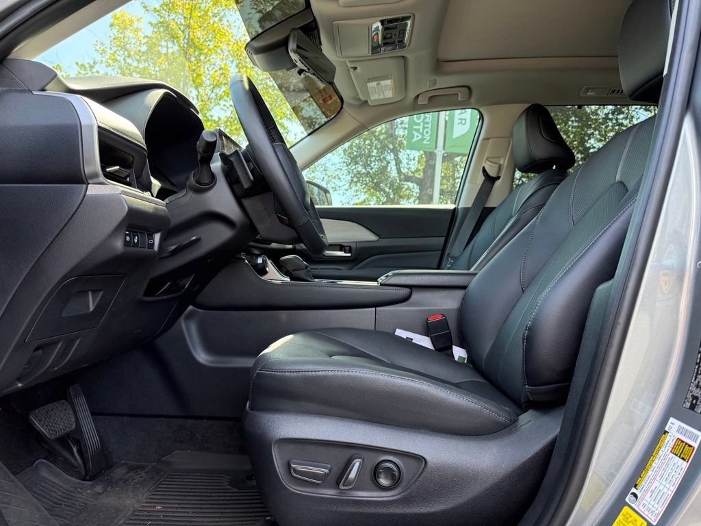 Certified 2026 Toyota Grand Highlander AWD image 12