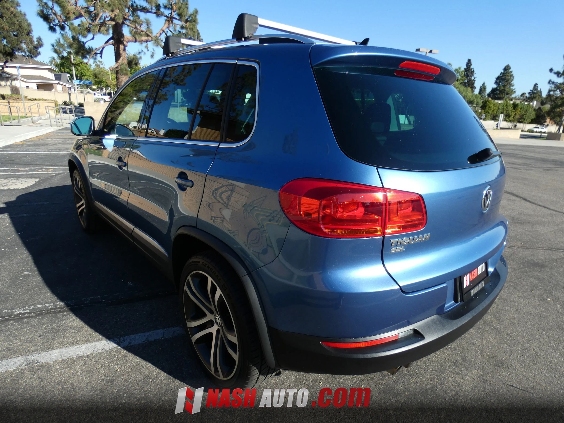 Used 2017 Volkswagen Tiguan SEL FWD image 12