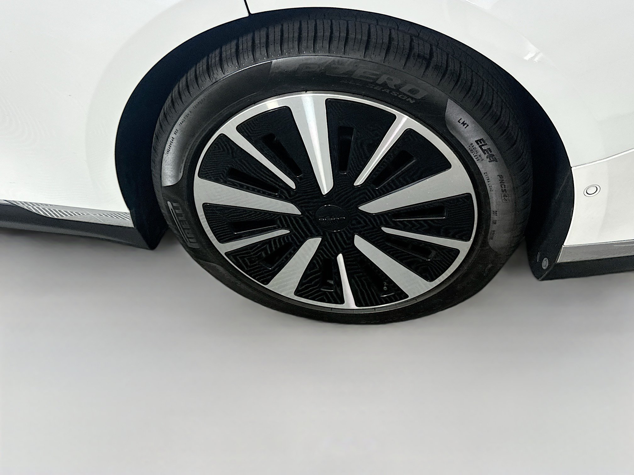 Used 2024 Lucid Air Touring AWD/4WD image 11