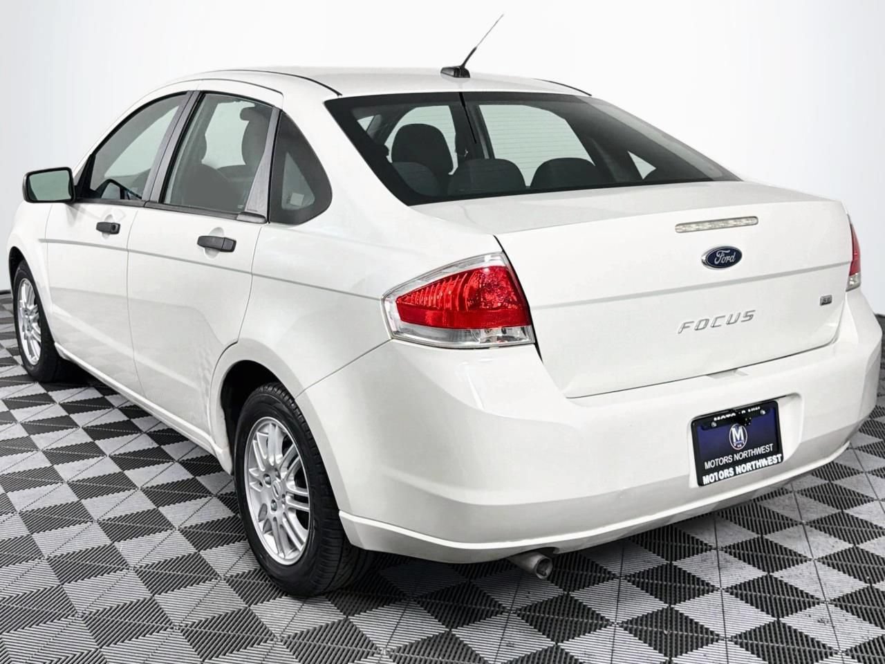 Used 2010 Ford Focus SE FWD image 9