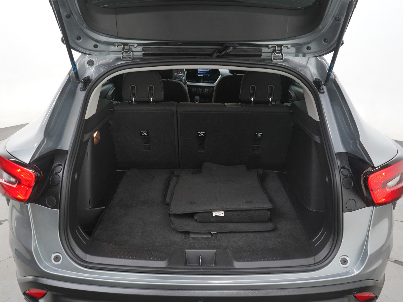 Used 2024 Chevrolet Trax LS w/ LS Convenience Package image 9