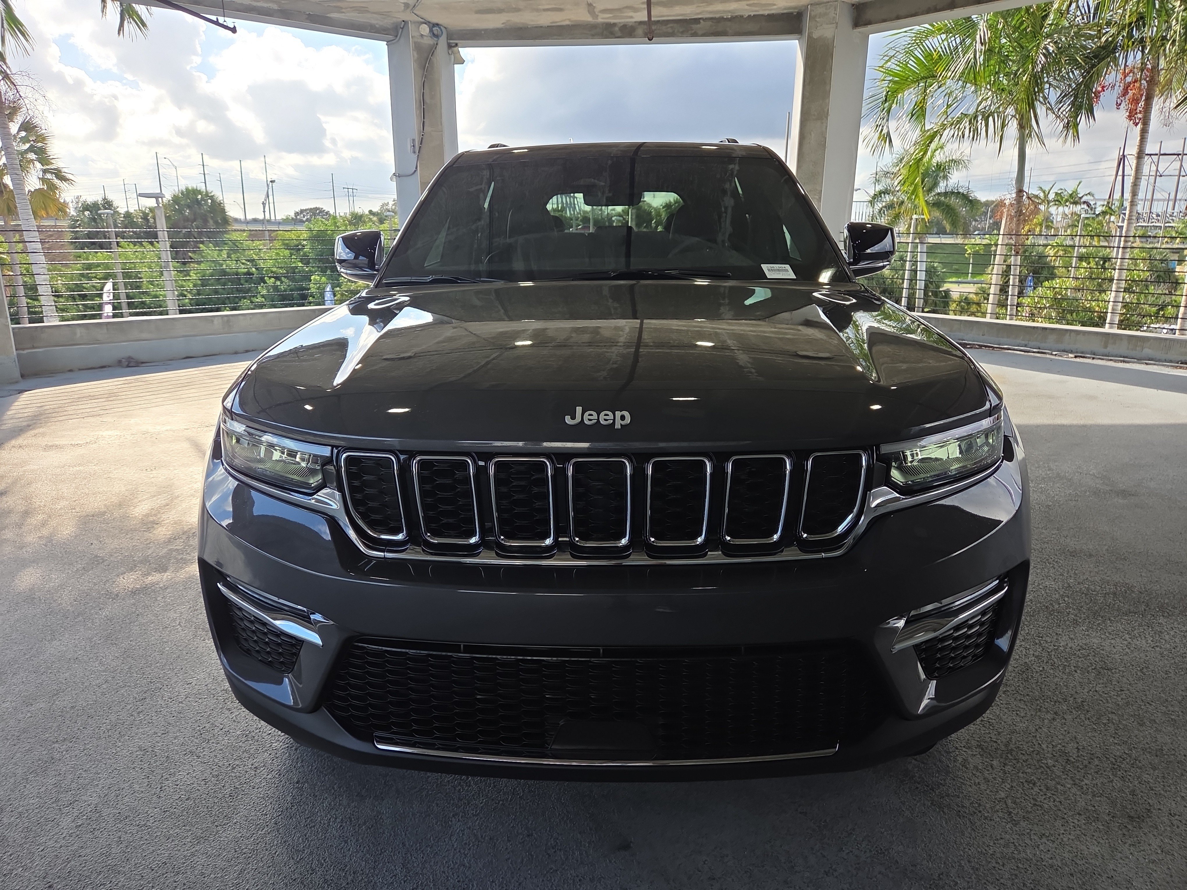 New 2025 Jeep Grand Cherokee Limited w/ Trailer Tow Package AWD/4WD image 3