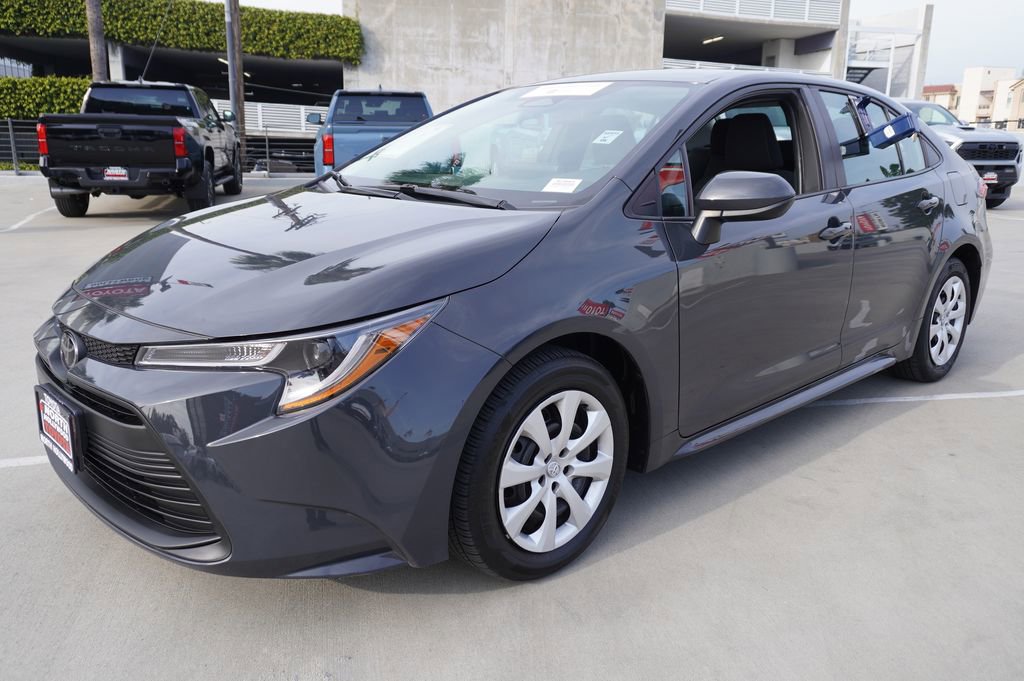 Certified 2025 Toyota Corolla LE video 4