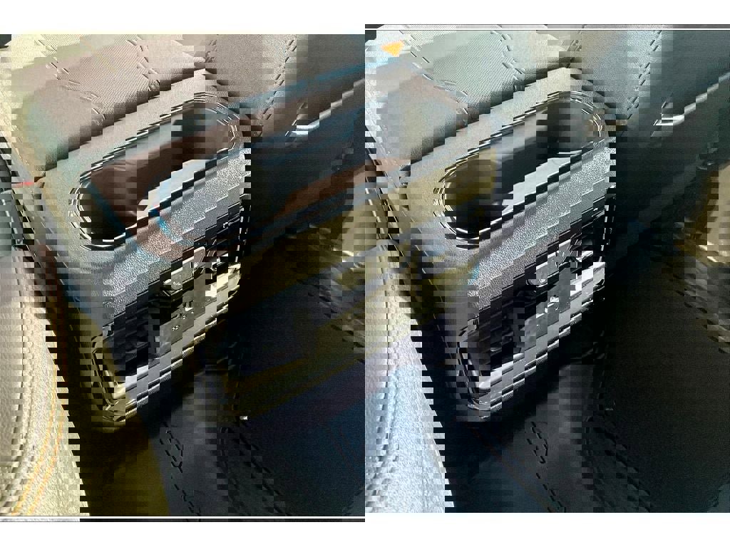 Used 2024 GMC Sierra 2500 AT4 image 26