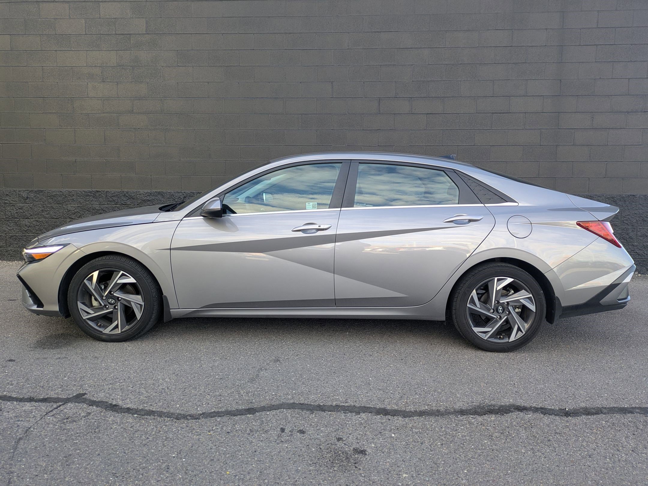 Used 2024 Hyundai Elantra SEL w/ Convenience Package image 8