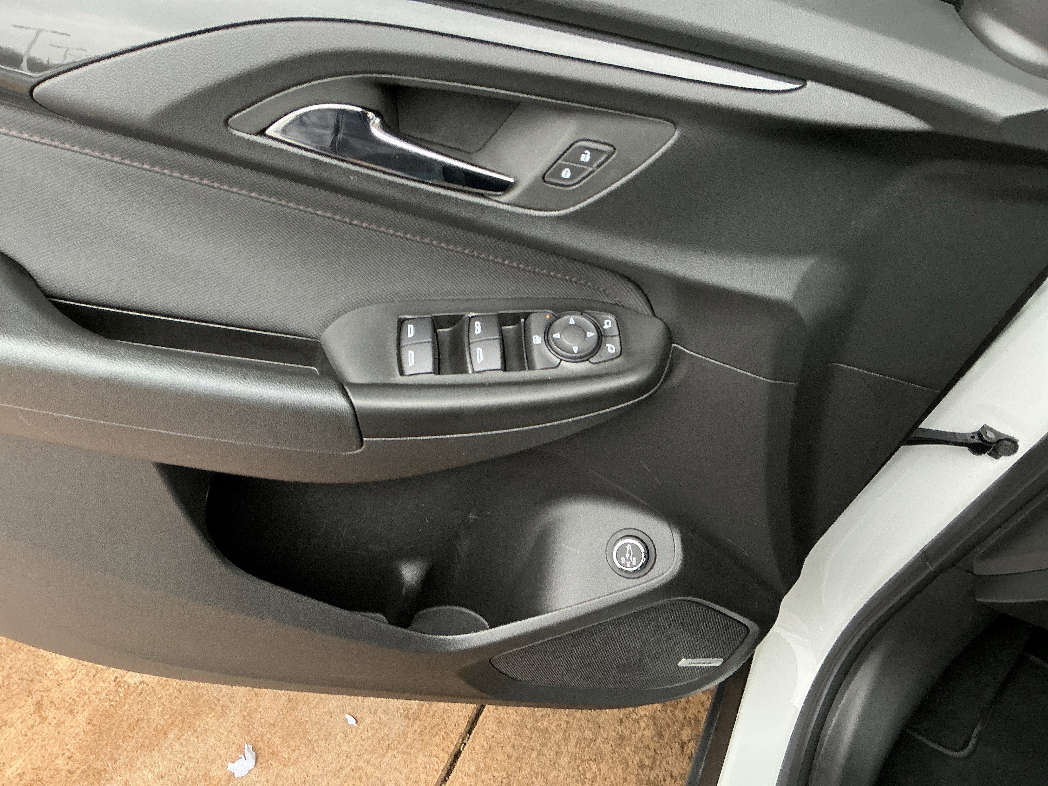 Used 2023 Chevrolet TrailBlazer RS w/ Sun and Liftgate Package image 15