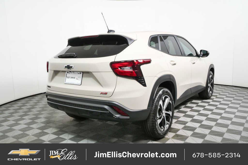 New 2026 Chevrolet Trax RS w/ Sunroof Package FWD image 3