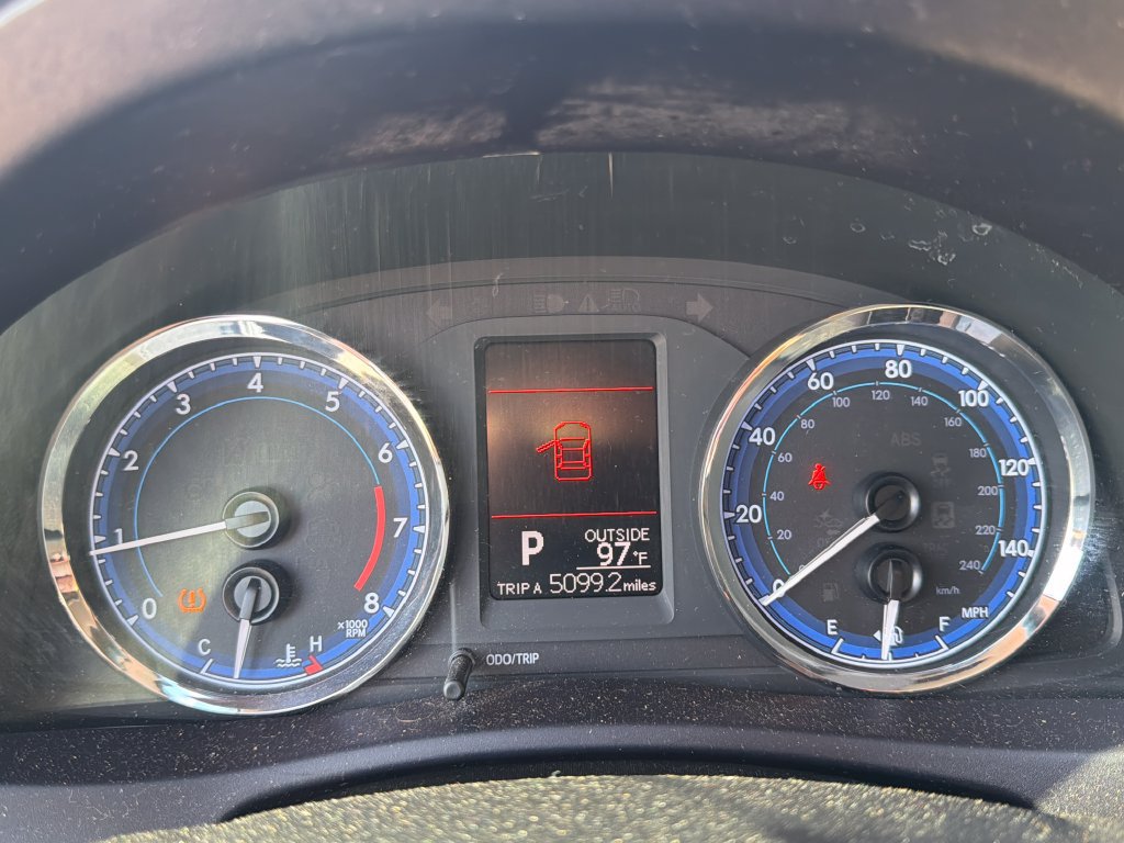 Used 2018 Toyota Corolla LE FWD image 22